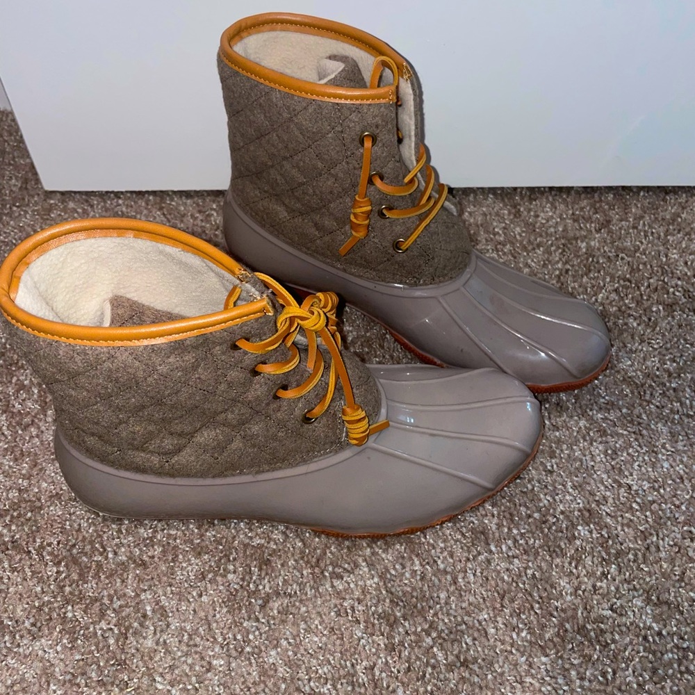 Women’s duck boots
